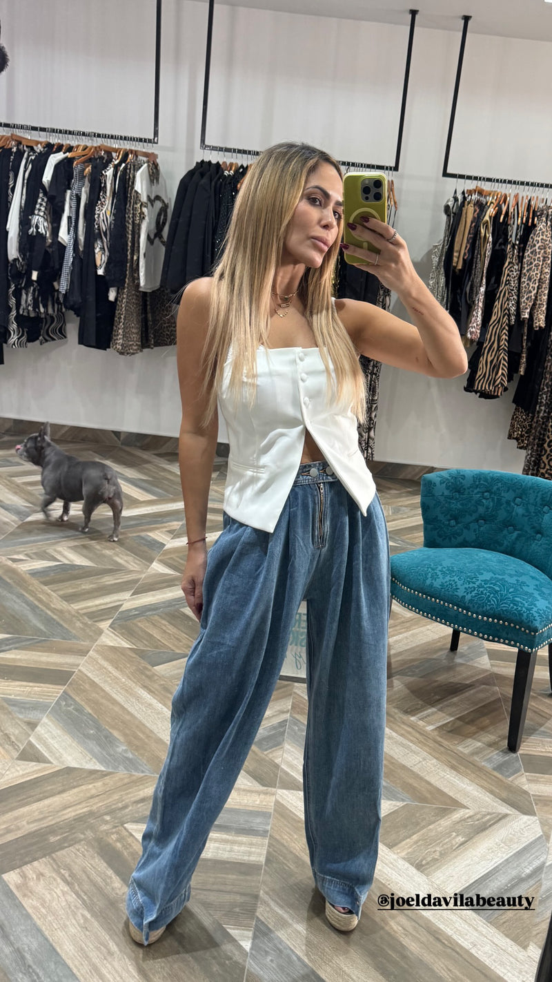 White Chic Buttoned Crop Top