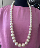 Chunky pearl necklace